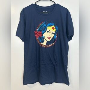 NWT Wonder Woman Universal Blue Short Sleeve 100% Cotton T-shirt Size Large